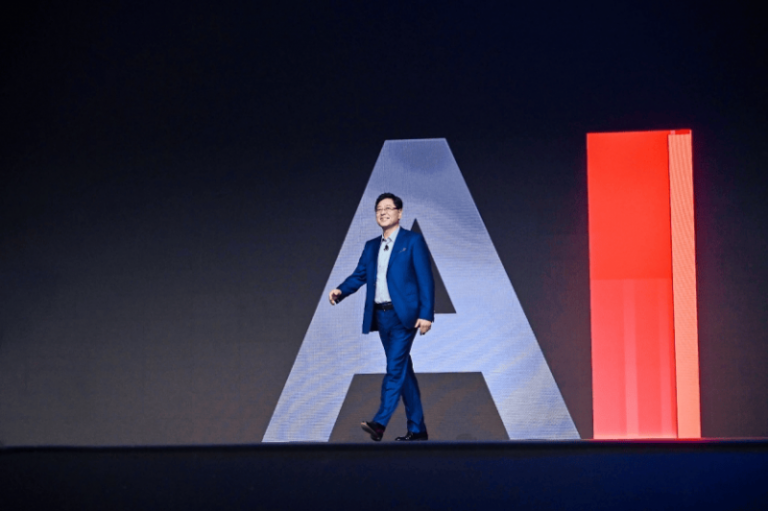 搶救 Siri 大作戰，傳蘋果考慮與 OpenAI、Anthropic 协作